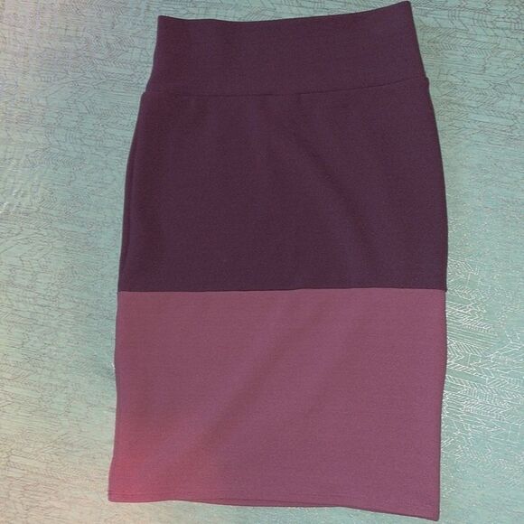 Lularoe purple hombre skirt size S, crepe texture, 24” long, waist 14” across - Picture 7 of 10